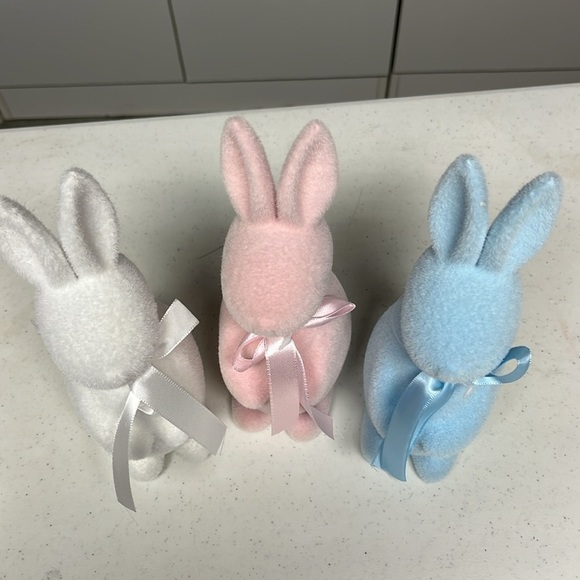 Easter Bunnies Flocked - Picture 6 of 11